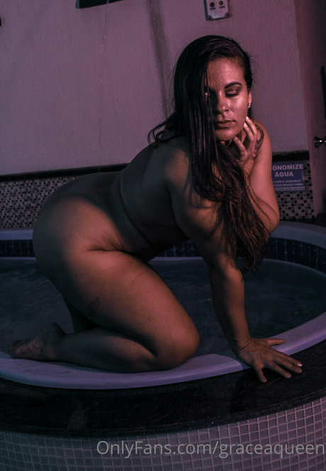 graceaqueen adult model img