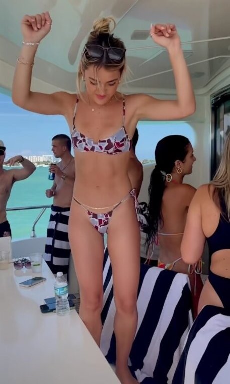 Vale Genta sexy model gallery