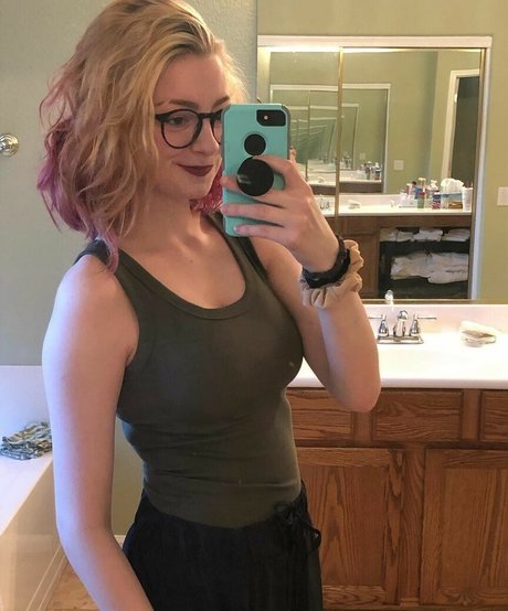 SuopOnTwitch star pornographic gallery