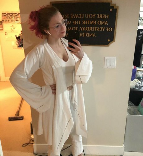 SuopOnTwitch pornographic actress img