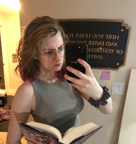 SuopOnTwitch erotic actress pics