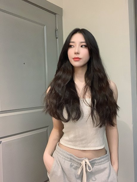 Luximity model pretty pictures