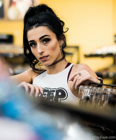 missfayevip adult actress pic