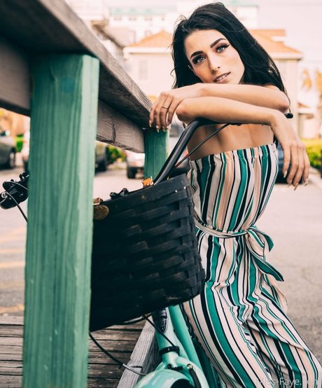 missfayevip nude model pics