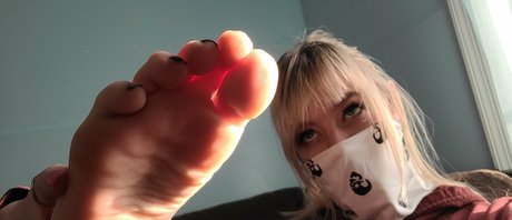 Sativa Skies model pretty pics