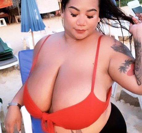 SaRa Chubby pornstar exclusive photos