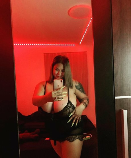 SaRa Chubby star adult image