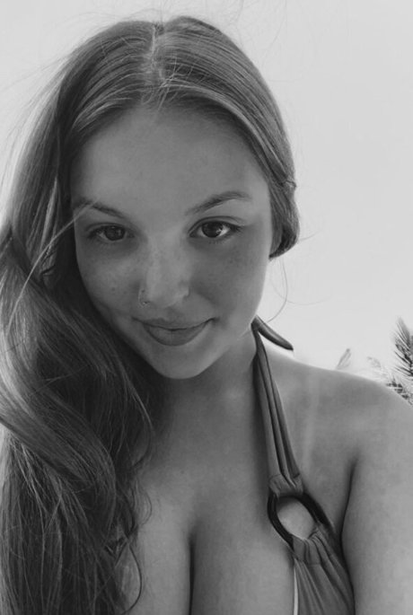 Lilly A pornographic actress img