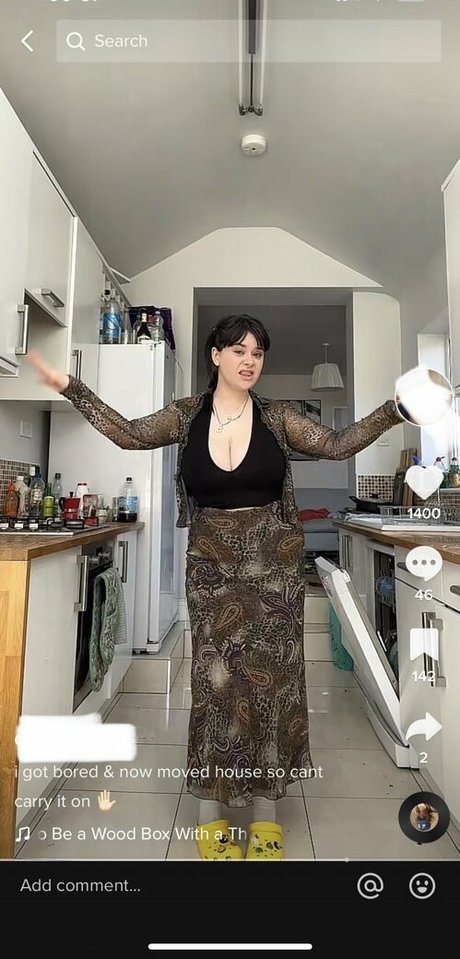 Charlotte A model naked pic