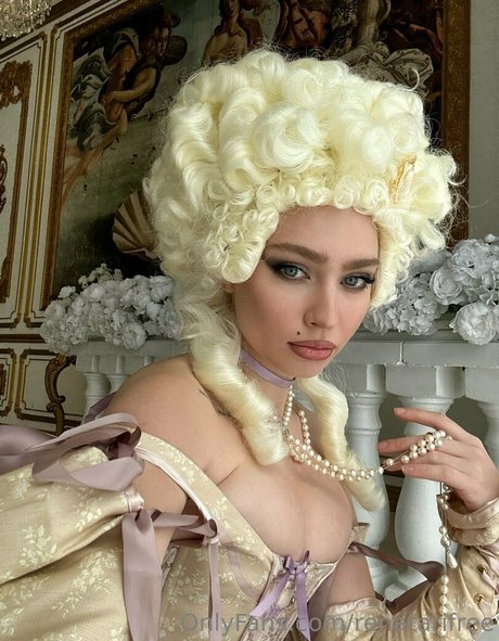 renatarifree star top photo