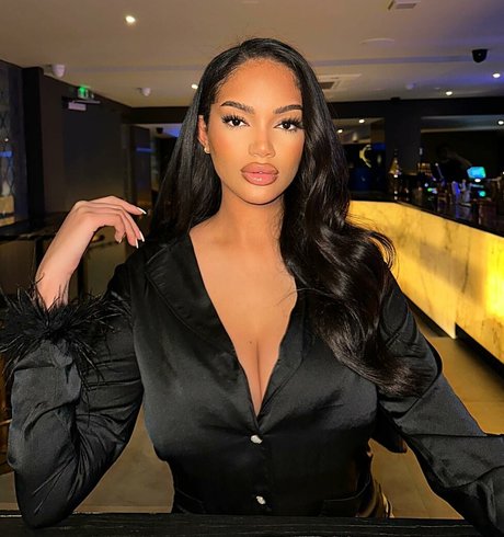 Carina Griff pretty star pics