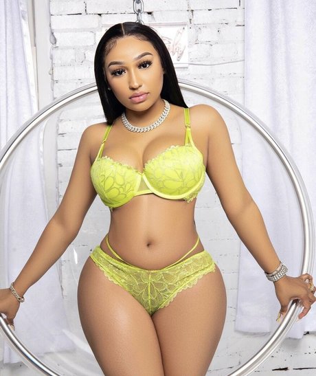 Ella Bandz art actress img