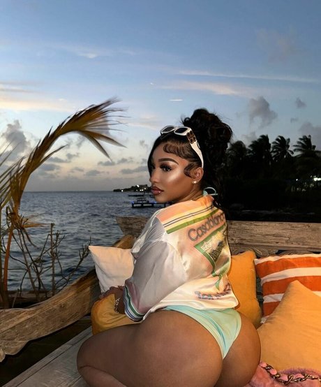 Ella Bandz star sexy photos