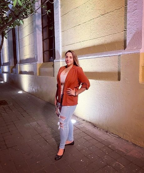 Lucero model beautiful pic