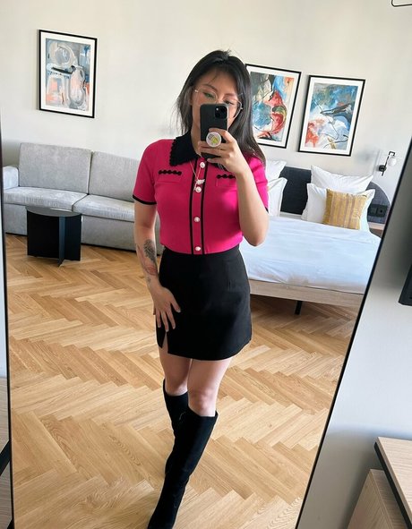 Yinsu Collins porn star picture