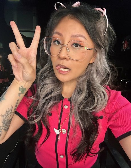 Yinsu Collins erotic model gallery