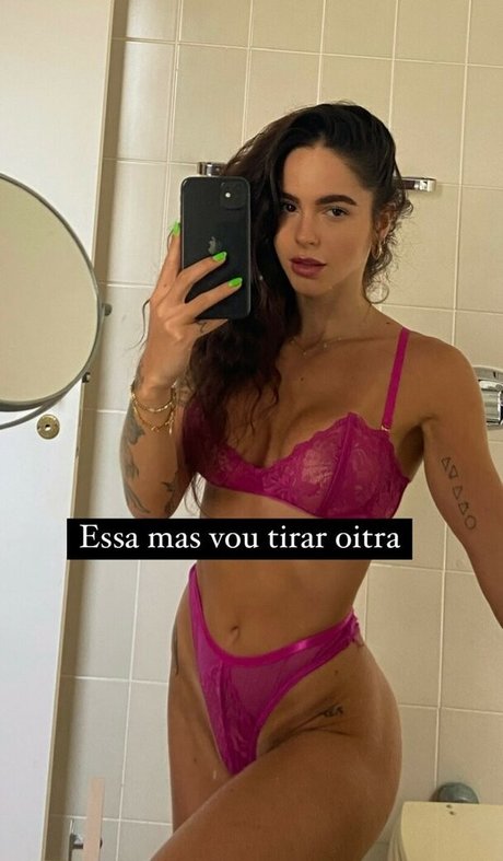 Manu Guglielmi nude actress pic