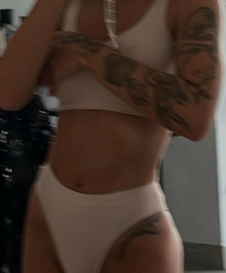 Manu Guglielmi exclusive actress photo