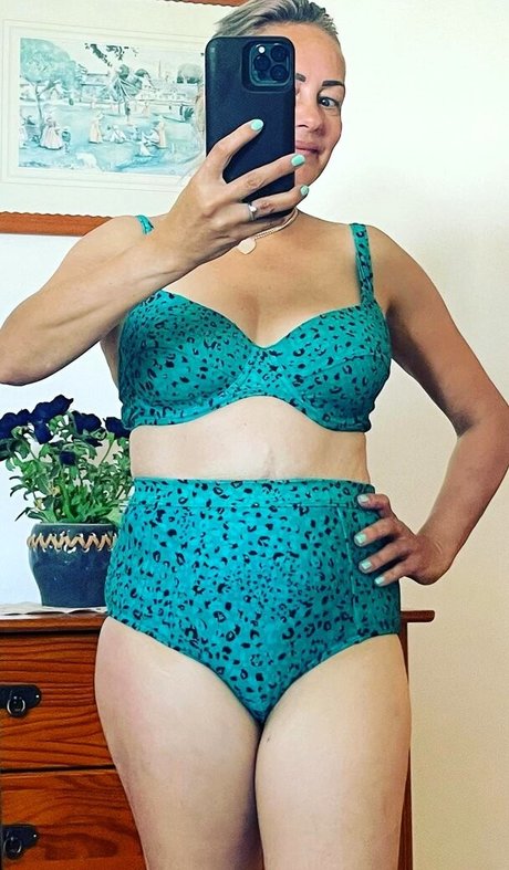 Sarah Cawood model exclusive img