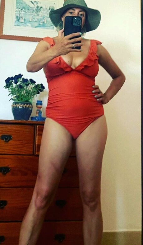 Sarah Cawood hot actress picture