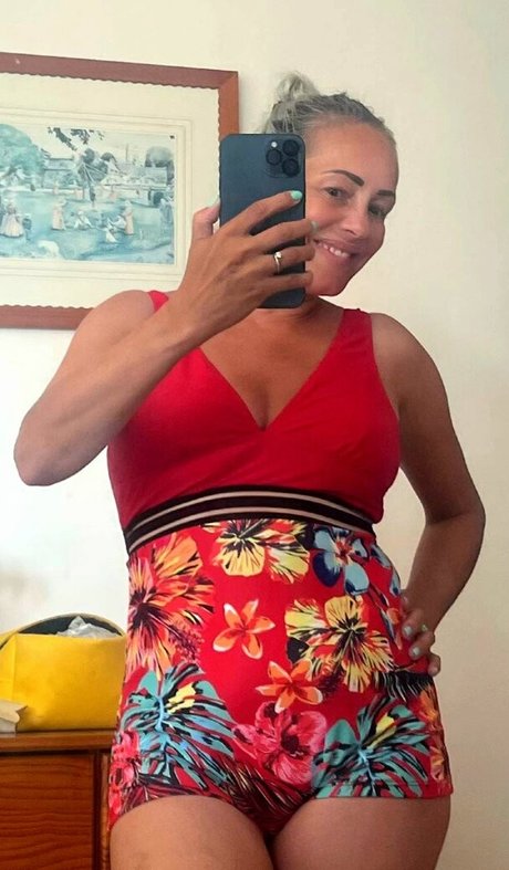 Sarah Cawood model hot images