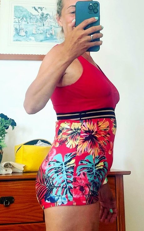 Sarah Cawood model porn archive