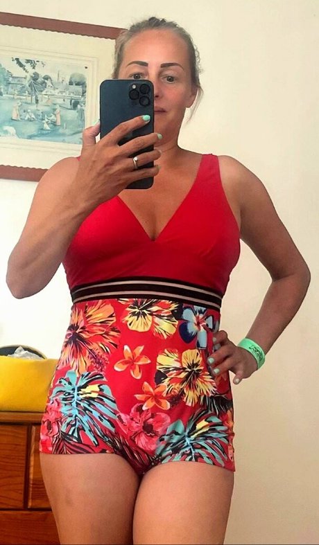 Sarah Cawood nude model pictures