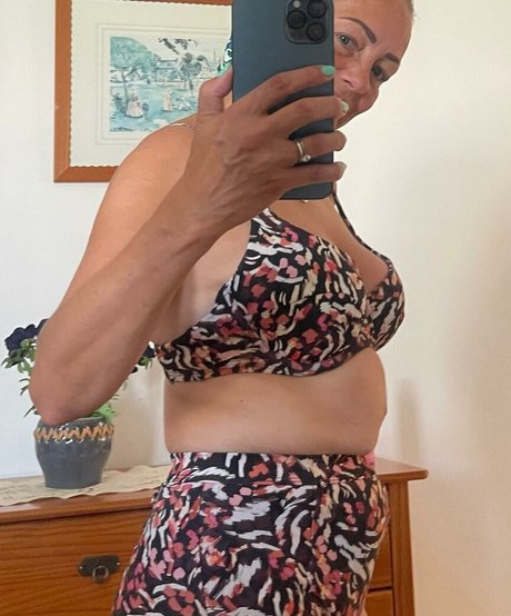 Sarah Cawood pornstar pretty photos