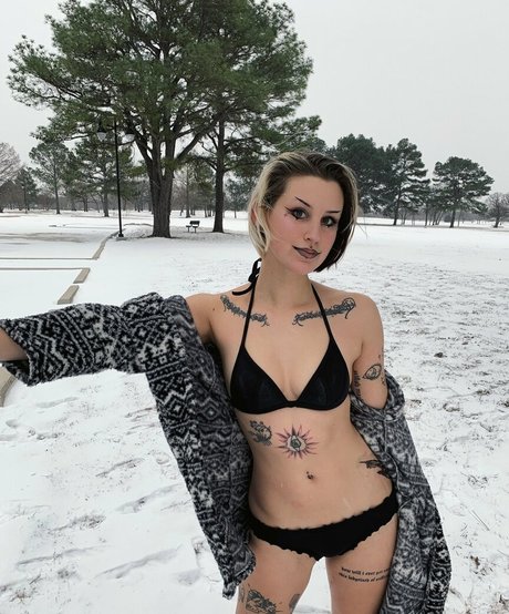 alienslush model sexy image