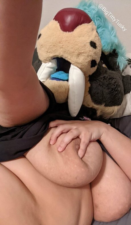 bigtittytusky hd model images