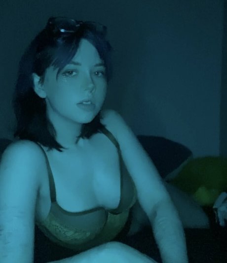 Notebookpapr model adult photo