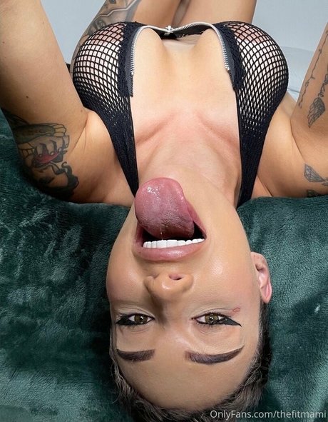 fitmamii naked model pictures