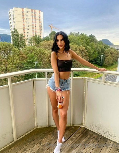 pollyviennna star nude image