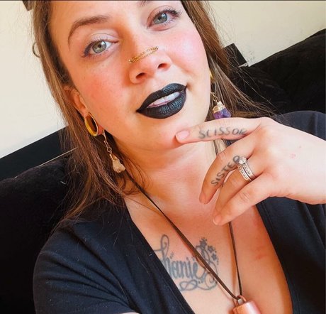 Goddess Dystopia pretty pornstar pics