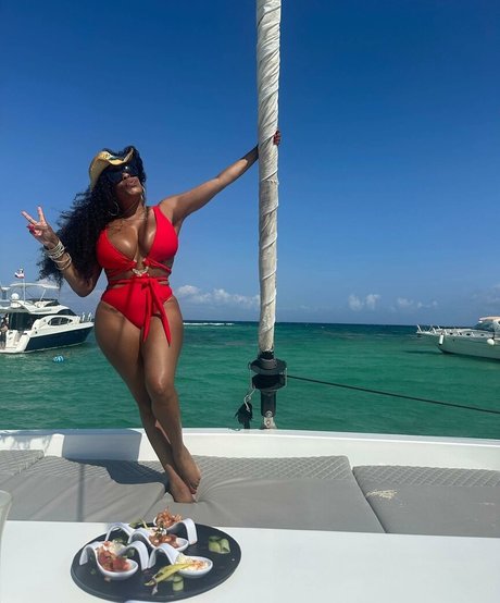 Niecy Nash beautiful model galleries