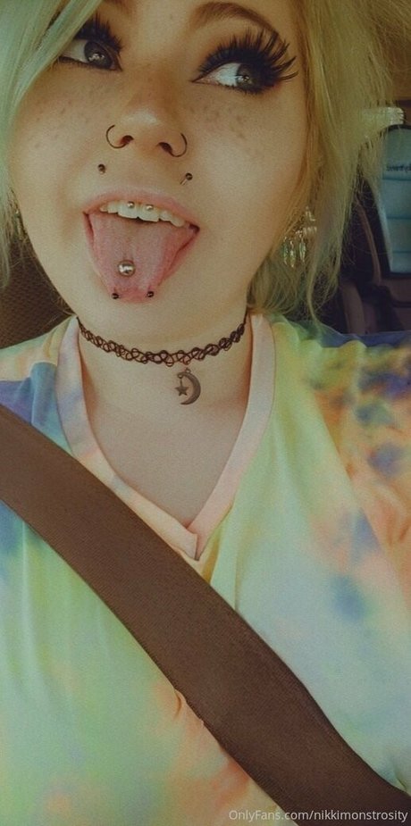 nikkimonstrosity model pretty pictures