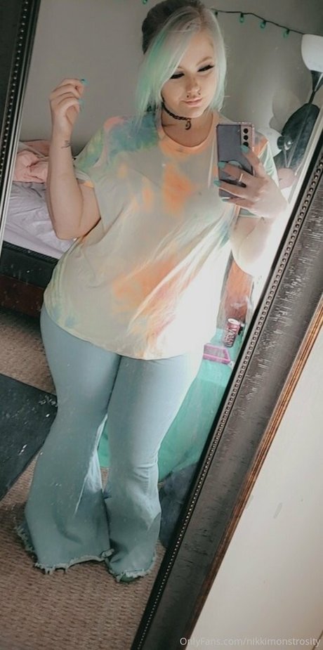 nikkimonstrosity exclusive pornstar pictures