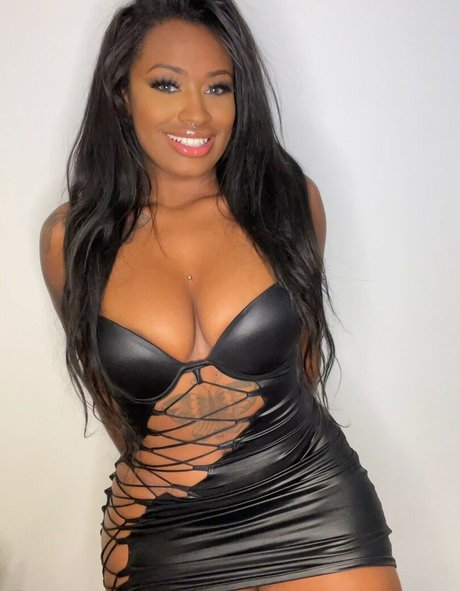 Samira Bombom top model photos