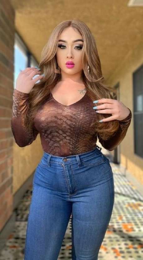 Roxy Bugatti star hd archive