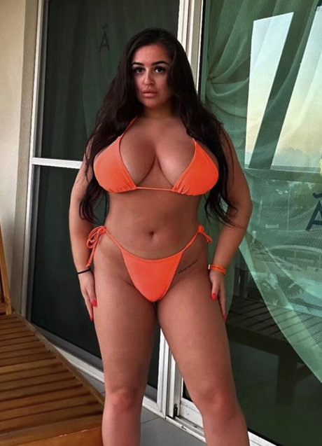 Nikiamarshalll model xxx img