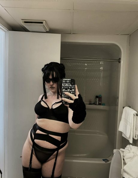 Lizzdoll top model img