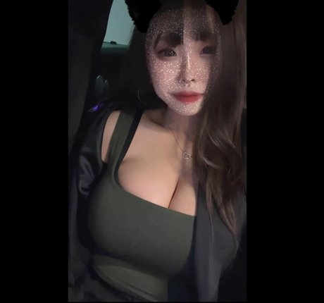 woshieggie beautiful pornstar image