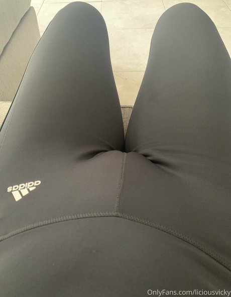 liciouzvicky nude model pics