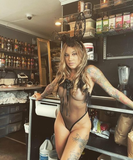 Sally Villagomez model photo