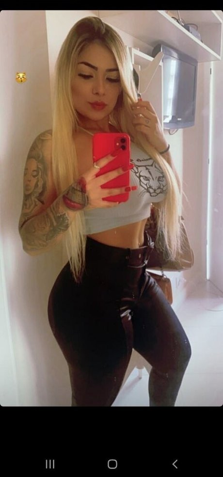 Isatainaa nude model img