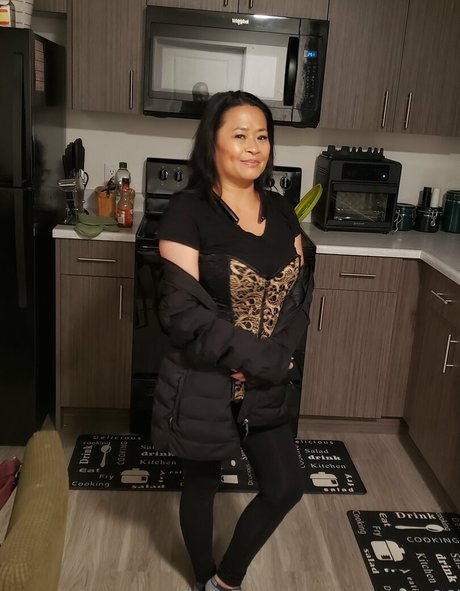 chubby mom onlyfans pornographic images