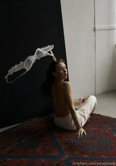 yanajassvip sex star photos