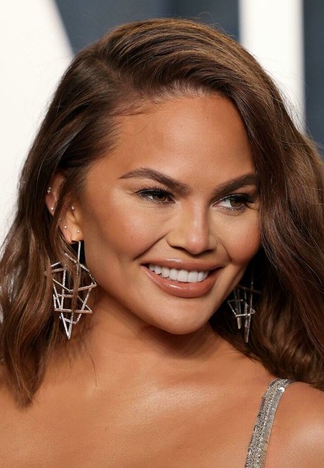 Chrissy Teigen nude star gallery