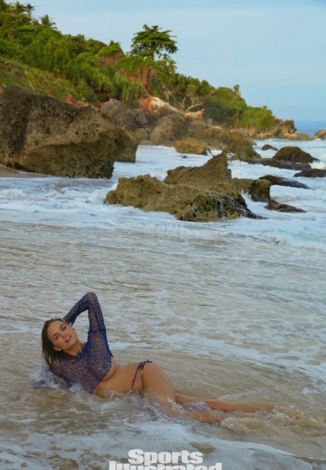 Chrissy Teigen pretty star pic