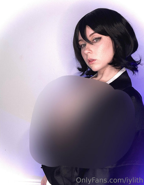 iylith sex model pic